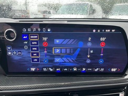 Used 2024 Chevrolet Traverse RS AWD/4WD image 37