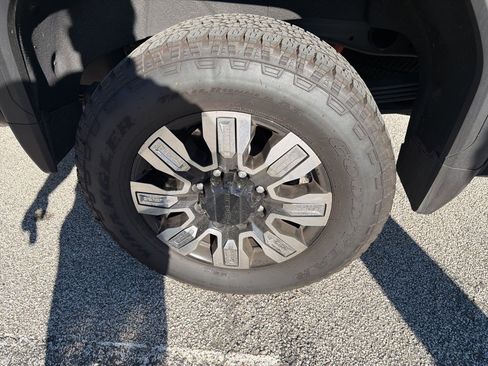 Used 2025 GMC Sierra 2500 Denali w/ Denali Reserve Package image 13