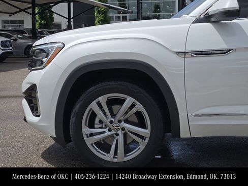 Used 2024 Volkswagen Atlas Cross Sport SEL R-Line AWD/4WD image 6