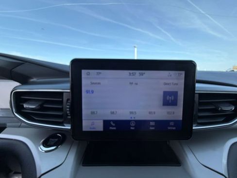 Used 2023 Ford Explorer XLT w/ Equipment Group 202A image 14