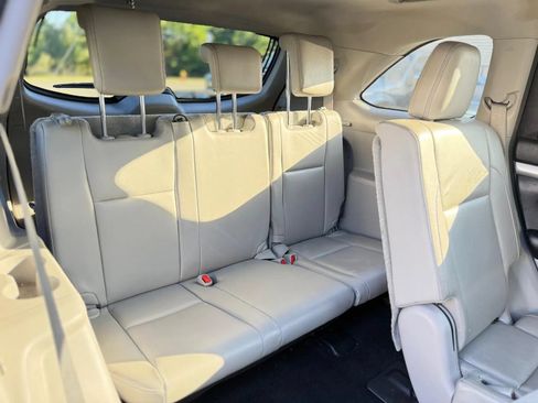 Used 2017 Toyota Highlander XLE w/ Carpet Mat Package AWD/4WD image 14