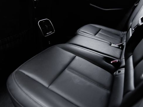Certified 2023 Porsche Macan AWD/4WD image 24