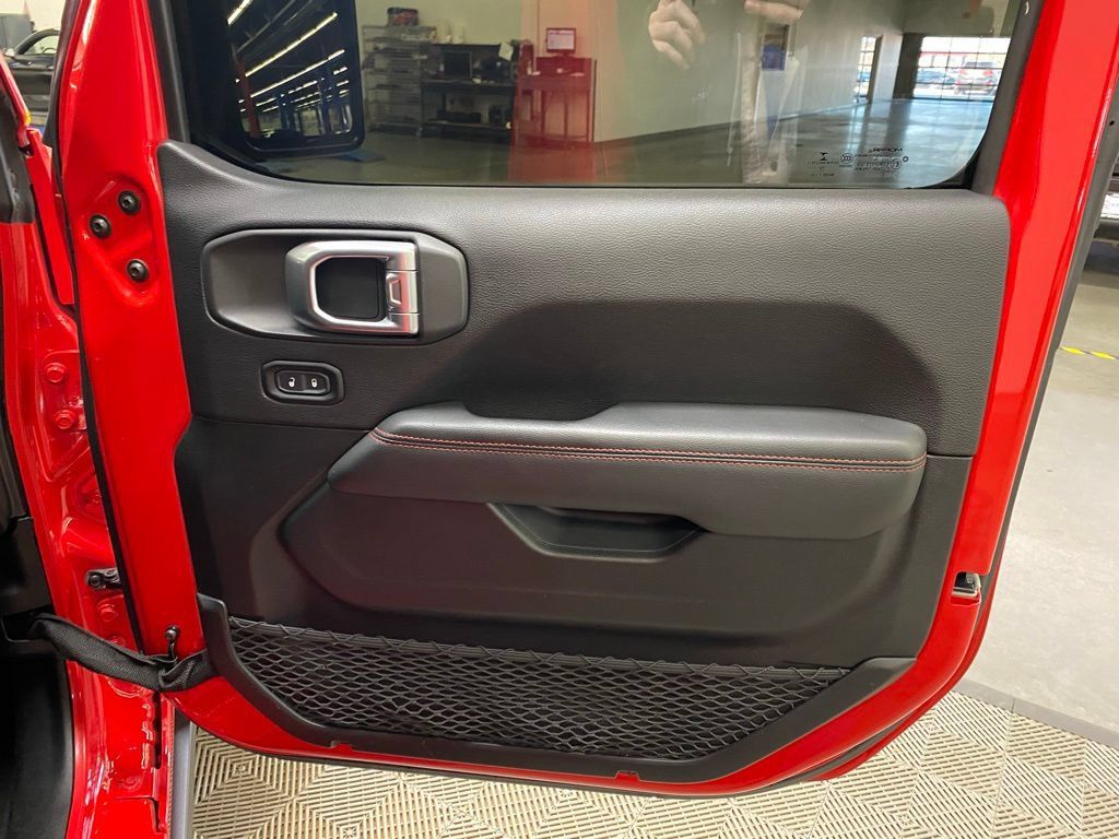 Used 2020 Jeep Gladiator Rubicon w/ Safety Group AWD/4WD image 18