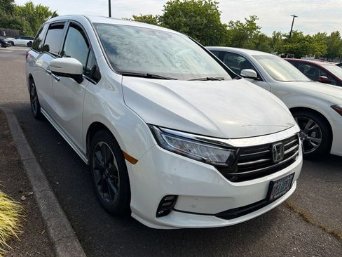 Used 2023 Honda Odyssey Elite image 3
