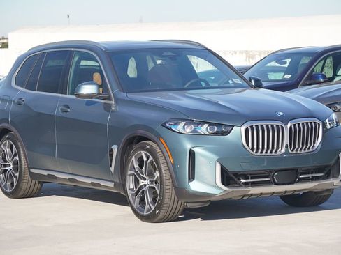 New 2026 BMW X5 xDrive50e w/ Climate Comfort Package image 3