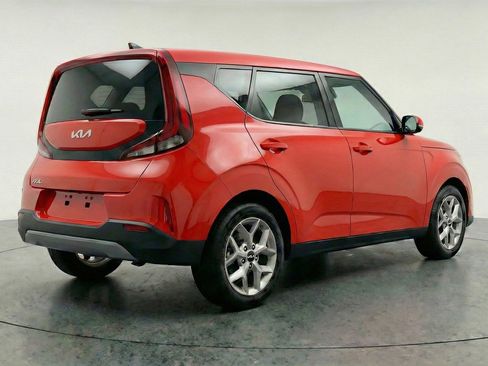 Used 2025 Kia Soul LX w/ LX Technology Package FWD image 7