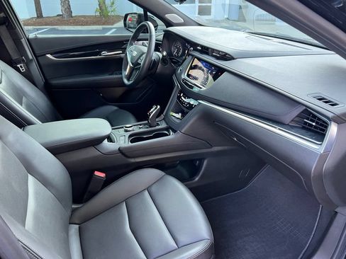 Used 2025 Cadillac XT5 Premium Luxury w/ LPO, ONYX Package FWD image 15