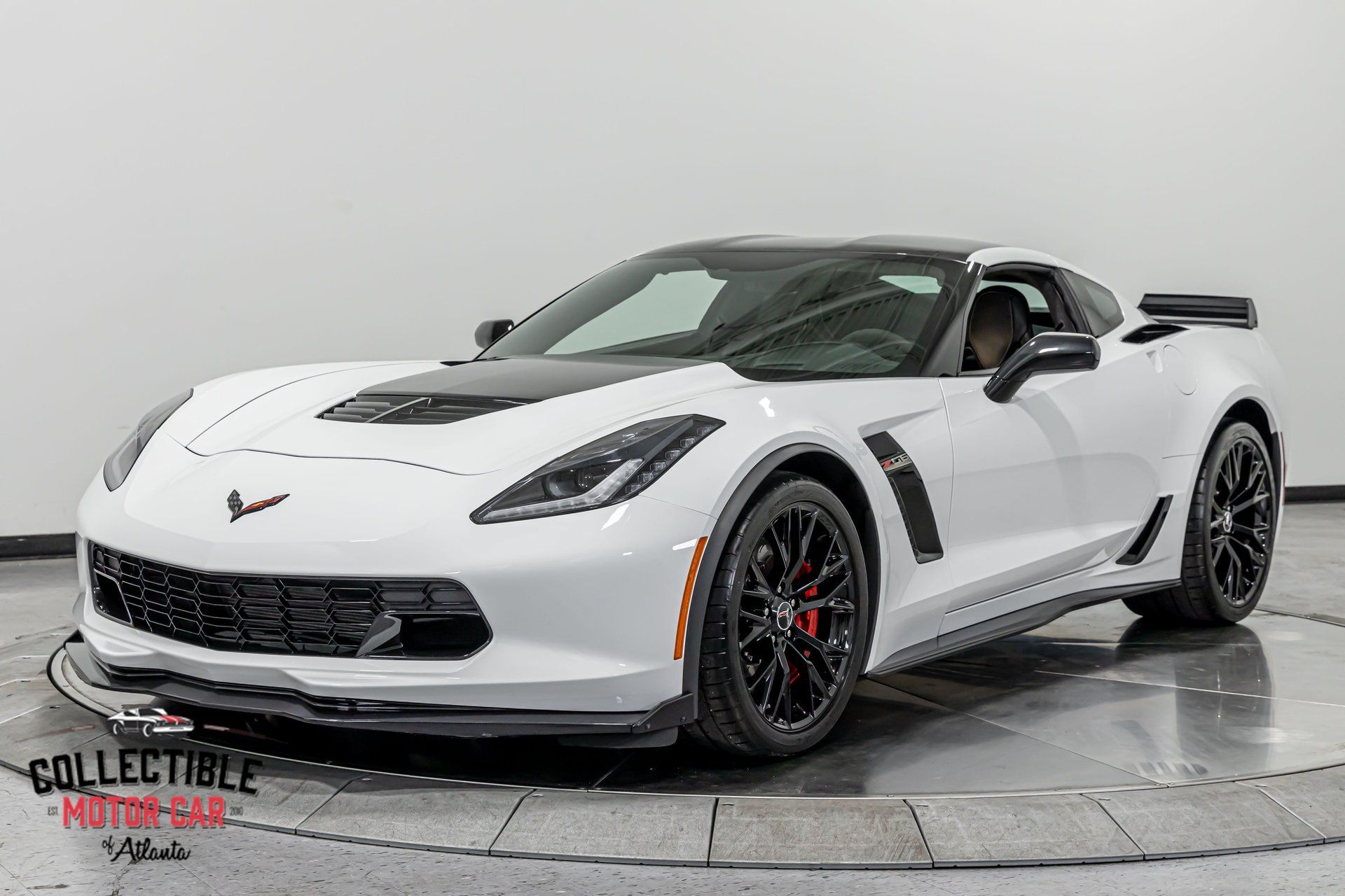 Used 2015 Chevrolet Corvette Z06 w/ 3LZ Preferred Equipment Group RWD image 9