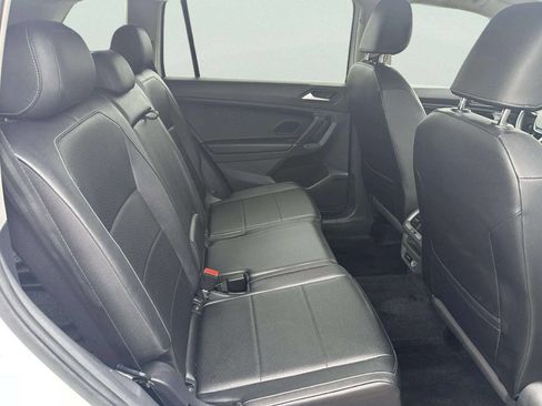 Used 2020 Volkswagen Tiguan SE w/ Panoramic Sunroof Package image 14