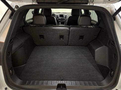 Used 2022 Chevrolet Equinox RS FWD image 12