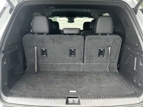 Certified 2025 Chevrolet Traverse LT FWD image 25