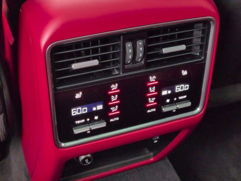 Used 2021 Porsche Cayenne image 26