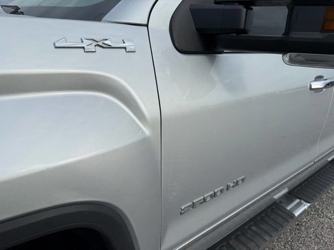 Used 2019 GMC Sierra 2500 SLT w/ Duramax Plus Package image 17