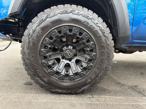 Used 2017 Toyota Tacoma TRD Off-Road w/ Tow Package AWD/4WD image 17