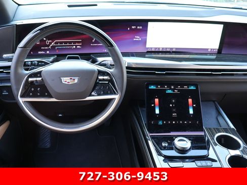 Used 2025 Cadillac Escalade ESV Premium Luxury image 22