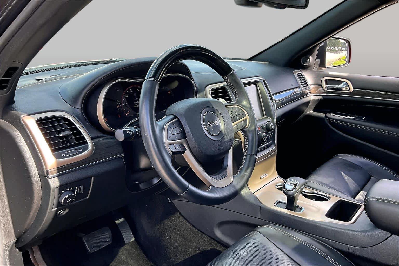 Used 2015 Jeep Grand Cherokee Overland RWD image 15