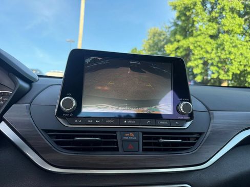 Used 2025 Nissan Altima 2.5 SV FWD image 24