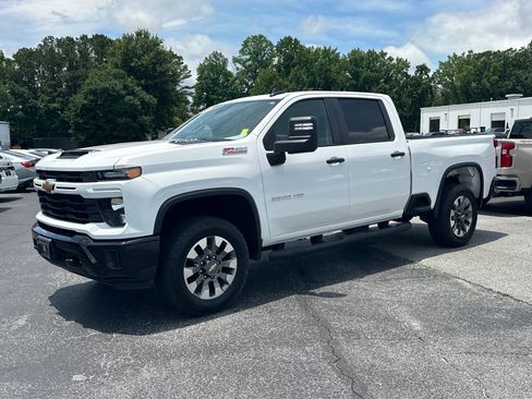 Used 2024 Chevrolet Silverado 2500 Custom w/ Custom Value Package AWD/4WD image 3
