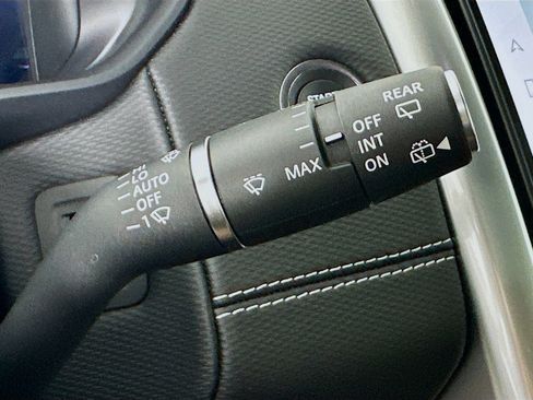 Used 2025 Land Rover Discovery Dynamic SE AWD/4WD image 21