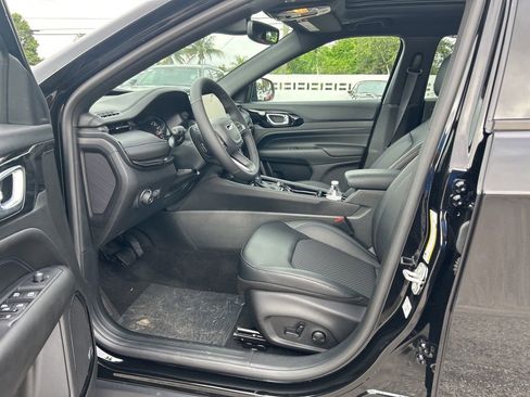 New 2025 Jeep Compass Latitude w/ Sun & Sound Group image 9