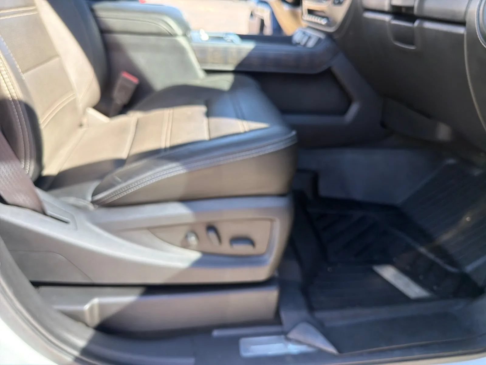 Used 2016 GMC Sierra 2500 Denali w/ Duramax Plus Package AWD/4WD image 38