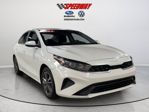Used 2024 Kia Forte LXS FWD image 2