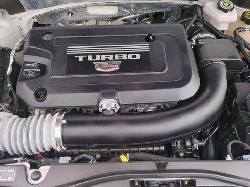 Certified 2023 Cadillac XT4 Luxury w/ Cold Weather Package image 18