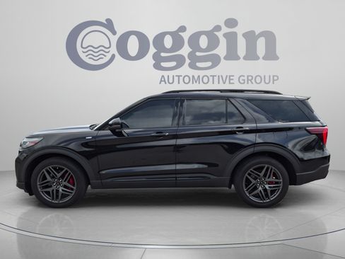 Certified 2025 Ford Explorer ST-Line w/ Premium Package RWD image 3