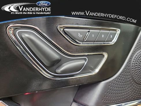 Used 2023 Lincoln Corsair Reserve w/ Equipment Group 201A image 17