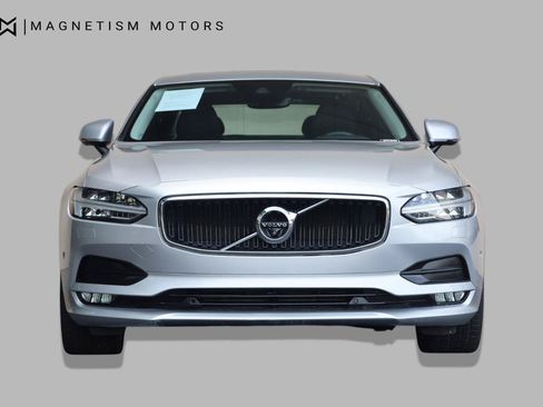 Used 2018 Volvo S90 T5 Momentum w/ Convenience Package FWD image 5