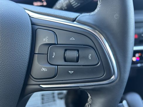 Used 2025 Buick Encore GX Avenir w/ Avenir Technology Package image 22