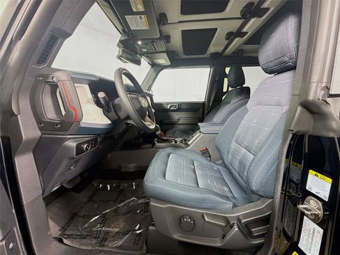 Used 2025 Ford Bronco Heritage Edition image 2