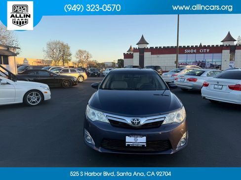 Used 2014 Toyota Camry XLE w/ Convenience Package image 2