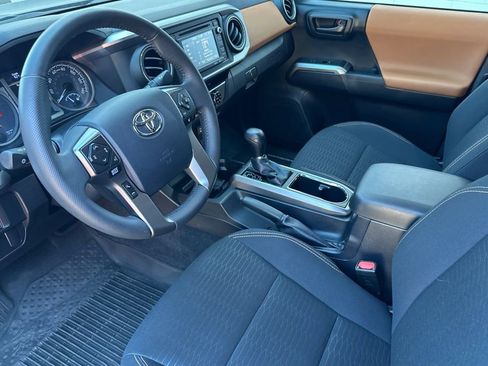 Used 2017 Toyota Tacoma SR5 w/ Tow Package image 10