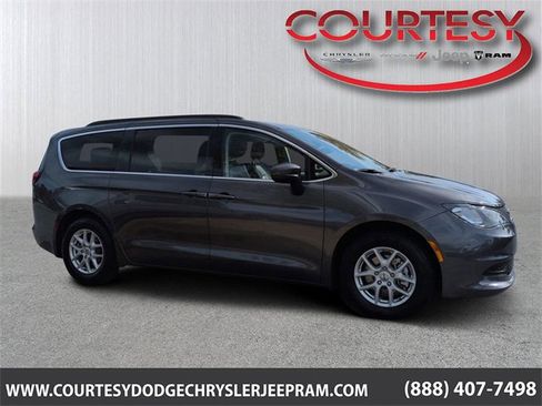 Certified 2021 Chrysler Voyager Lxi image 1