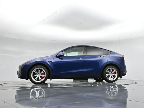 Used 2024 Tesla Model Y Long Range image 48