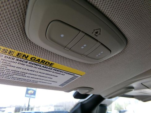 Used 2022 Chrysler Pacifica Limited FWD image 40