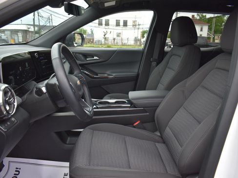 Used 2025 Chevrolet Equinox LT w/ Safety and Technology Package FWD image 14