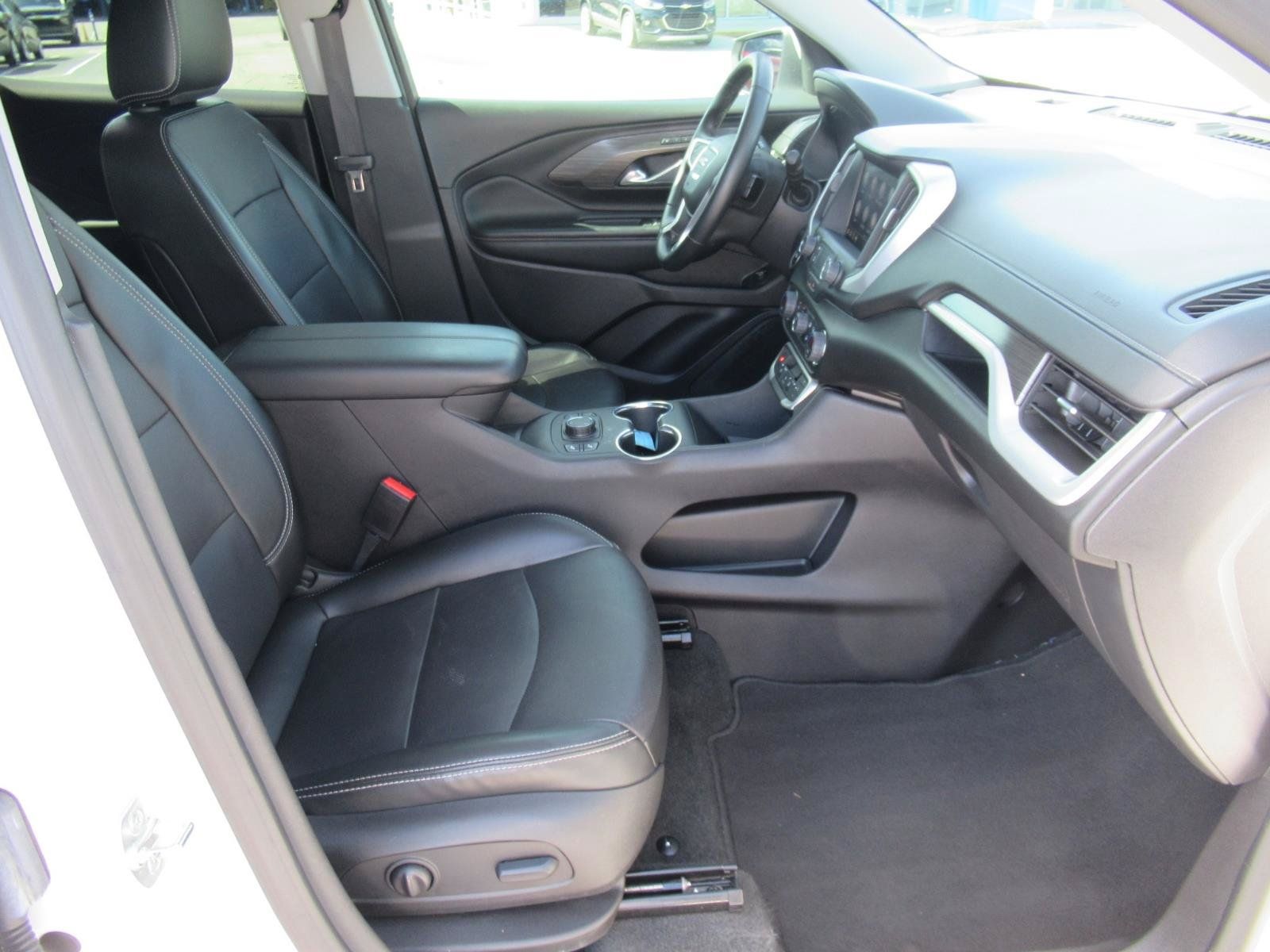 Used 2024 GMC Terrain SLT AWD/4WD image 11