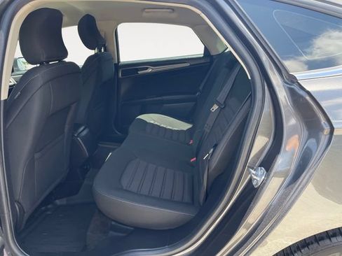 Used 2018 Ford Fusion SE FWD image 13