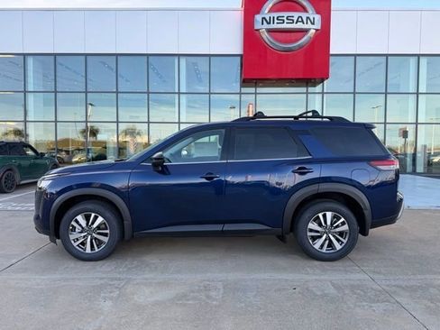 New 2026 Nissan Pathfinder SL image 2