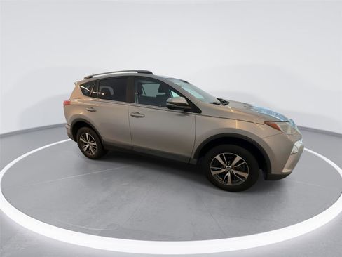 Used 2017 Toyota RAV4 XLE w/ All Weather Liner Package AWD/4WD image 8