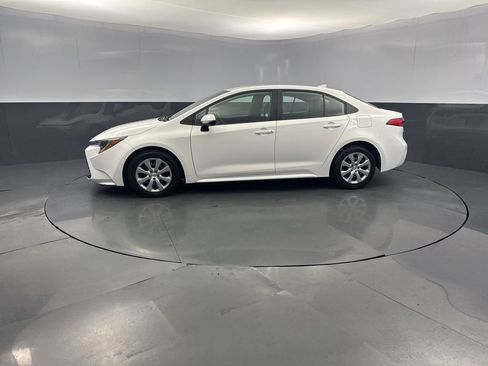 Used 2024 Toyota Corolla LE image 2