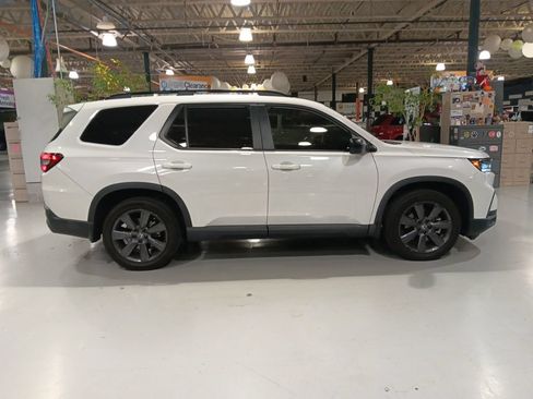Used 2023 Honda Pilot Sport image 6