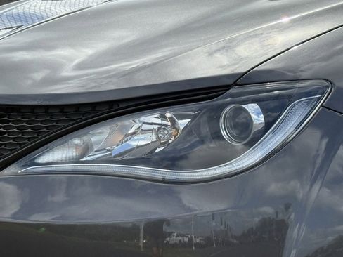 Used 2020 Chrysler Pacifica Touring-L Plus image 45