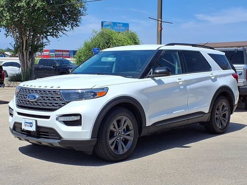Used 2024 Ford Explorer XLT w/ Equipment Group 202A RWD image 4