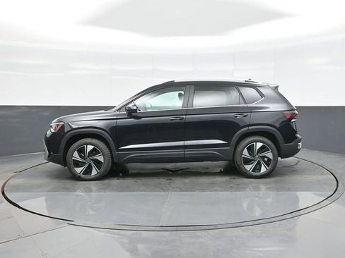New 2026 Volkswagen Taos SE image 4