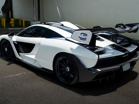Used 2019 McLaren Senna RWD image 12