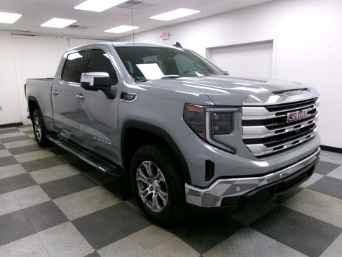 Used 2024 GMC Sierra 1500 SLE w/ Preferred Package AWD/4WD image 14
