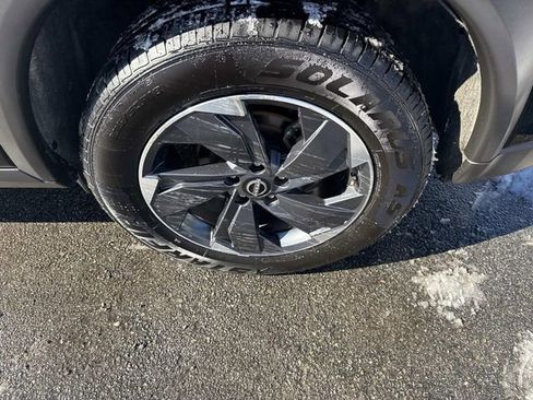 Used 2024 Nissan Rogue SV image 15